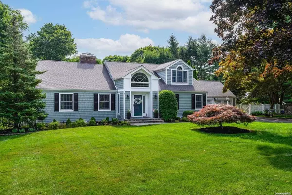 4 Locust Lane, Huntington Bay, NY 11743