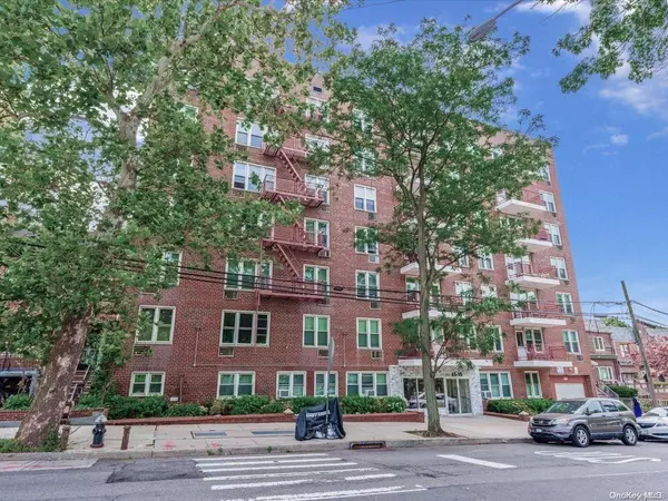 65-15 Alderton ST #1A,  Rego Park,  NY 11374