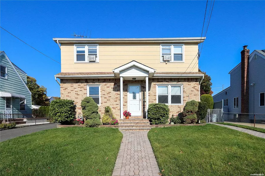 23 5th AVE, Westbury, NY 11590