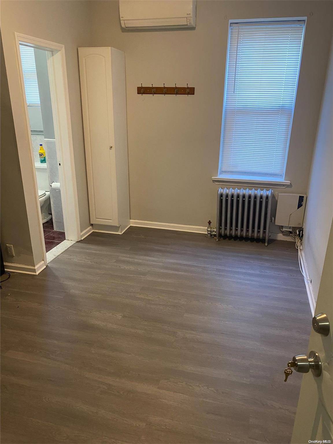 5806 Seabury ST #1F, Flushing, NY 11373