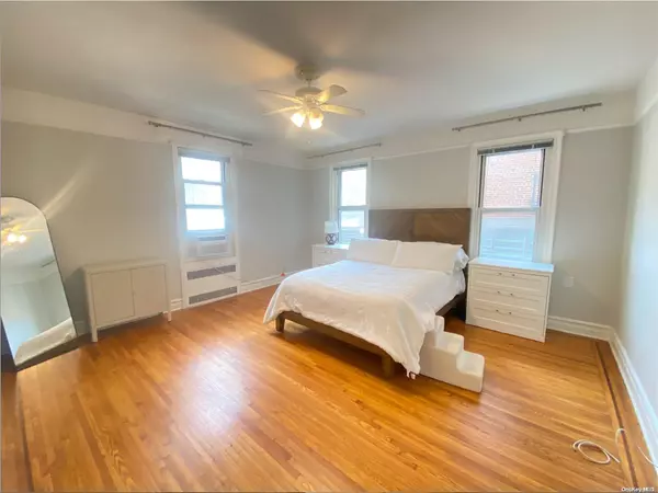 Jackson Heights, NY 11372,35-05 NE 72nd ST #1E