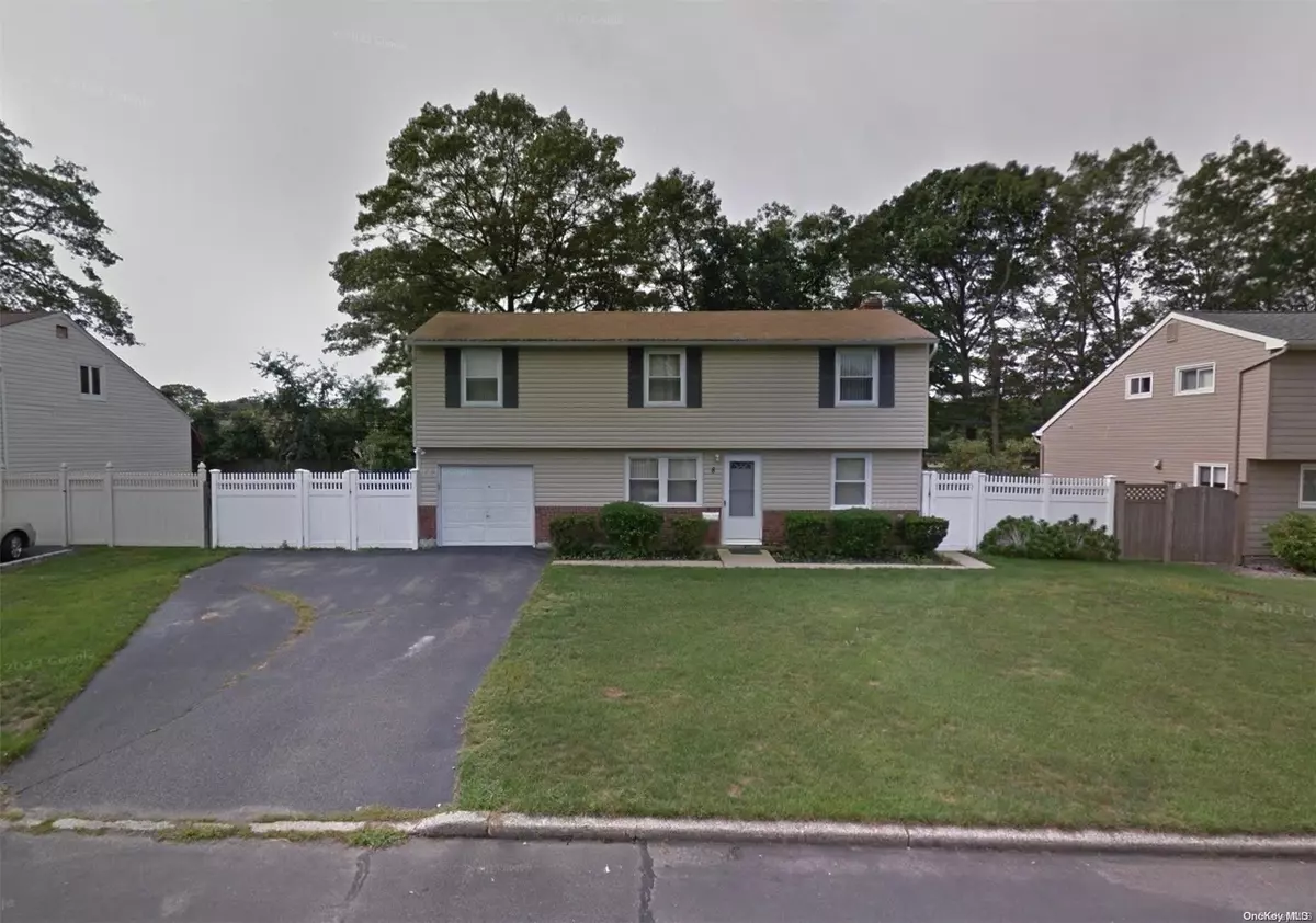 Islip, NY 11751,8 Richmond ST