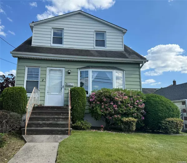 101 Brown ST, Mineola, NY 11501