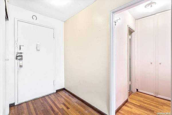 Corona, NY 11368,99-35 59 AVE #5L