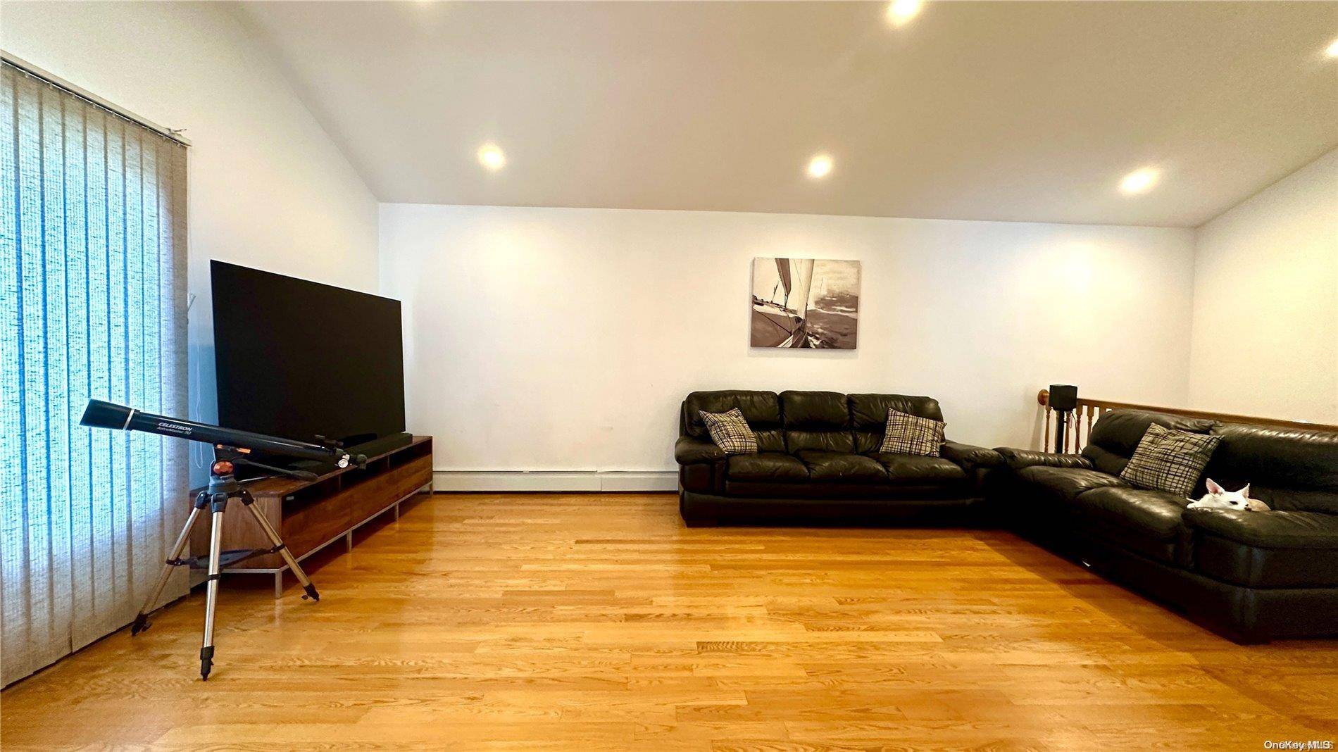 Douglaston, NY 11363,233-19 40th Ave AVE