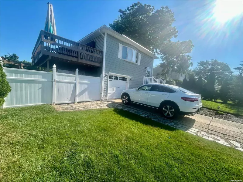 Massapequa, NY 11758