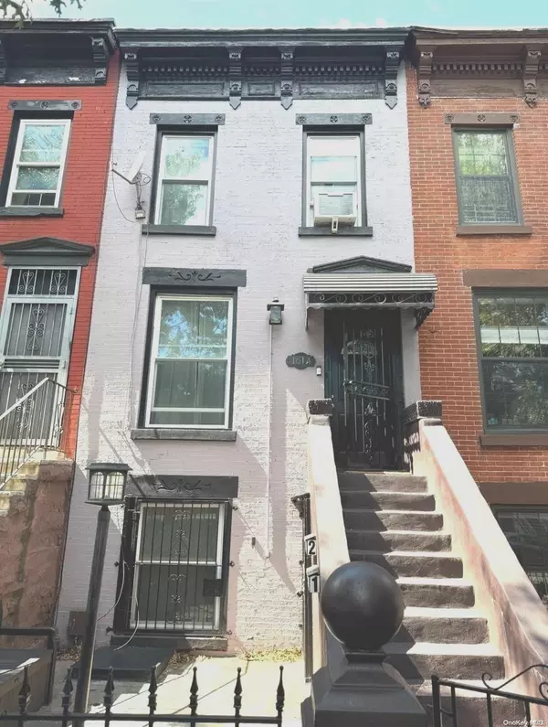 Brooklyn, NY 11233,161A Hull #1st FL