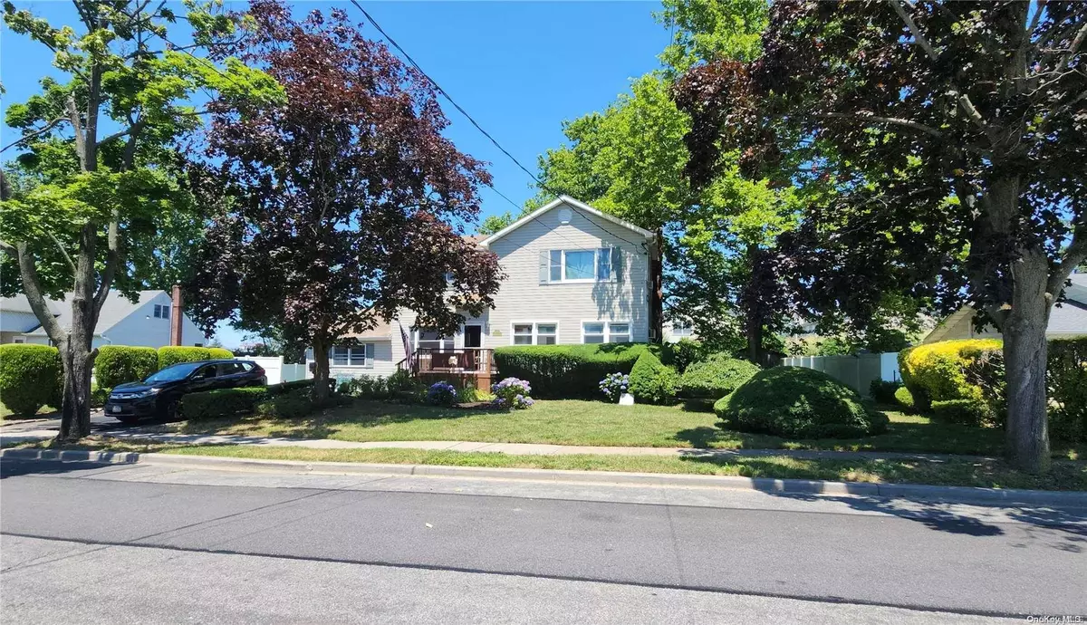 Massapequa, NY 11758,265 N Hickory ST