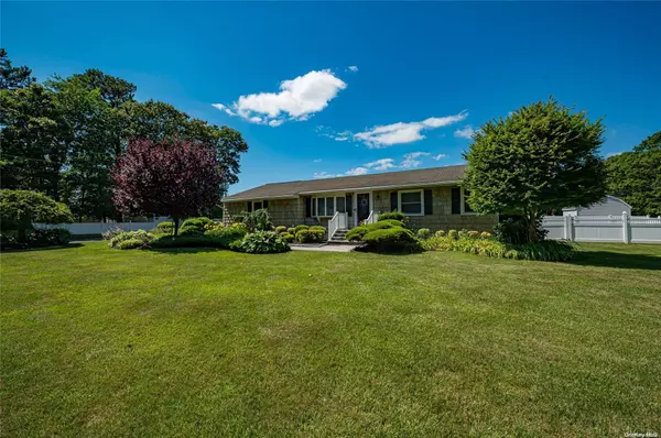 Holtsville, NY 11742,3 Mineola ST