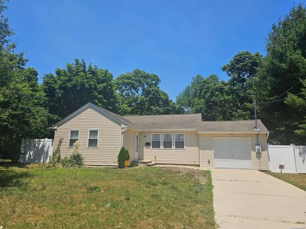 3 Birch ST, Central Islip, NY 11722