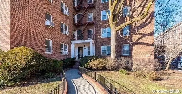 Jackson Heights, NY 11372,8115 35th Ave #6