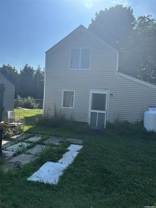 Center Moriches, NY 11934,21B Bowditch LN