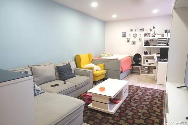 26-25 141st ST #2G, Flushing, NY 11354