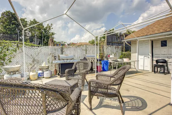 Hollis, NY 11423,88-27 196th ST