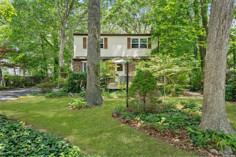 86 Maple AVE, Shirley, NY 11967