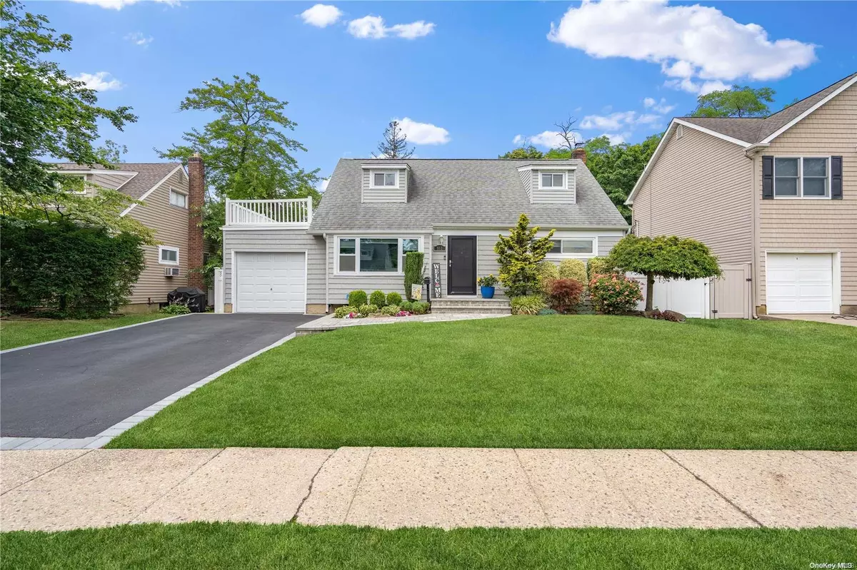 North Bellmore, NY 11710,912 W Shelley RD
