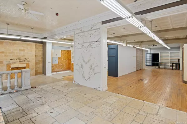 Glen Cove, NY 11542,18 Glen Street