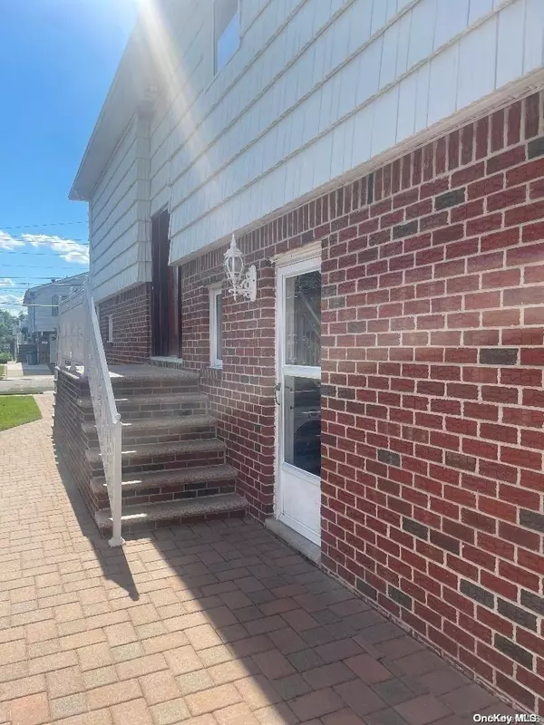 Howard Beach, NY 11414,164-37 85 ST