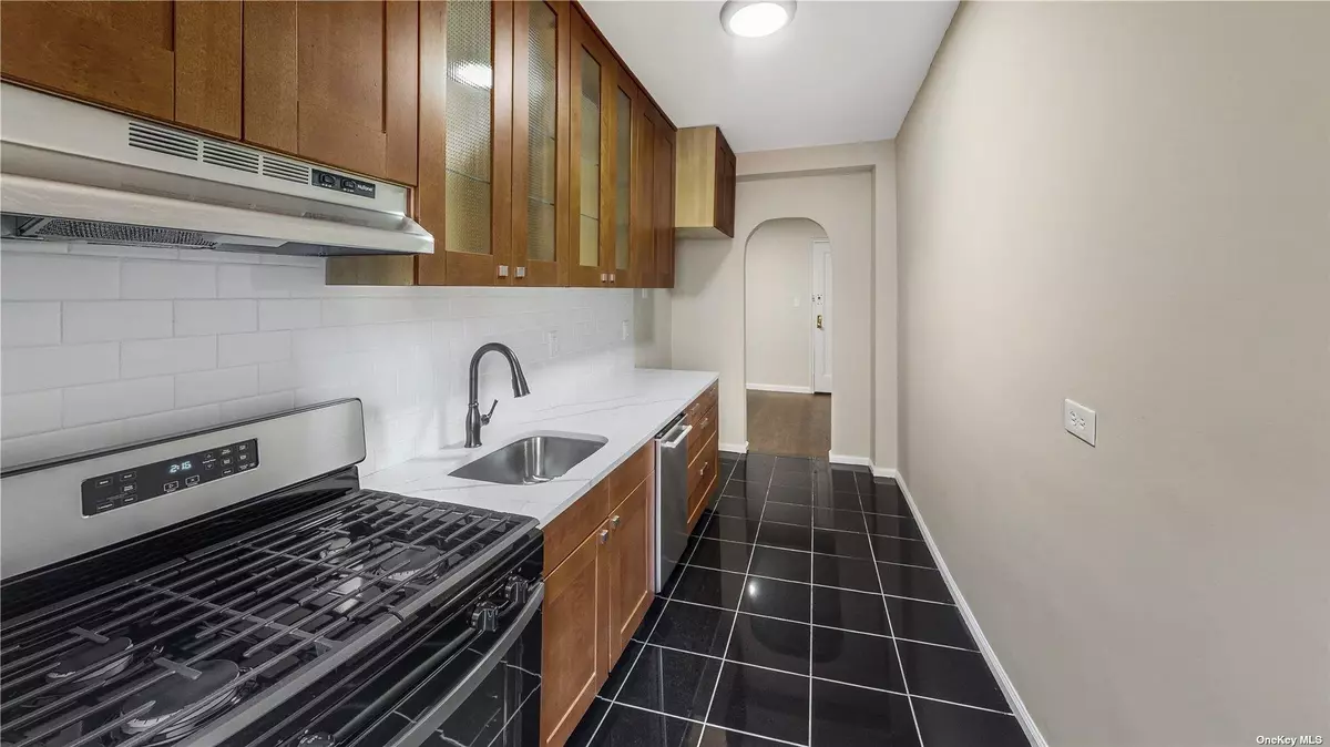 Jackson Heights, NY 11372,35-38 75th Street #4C