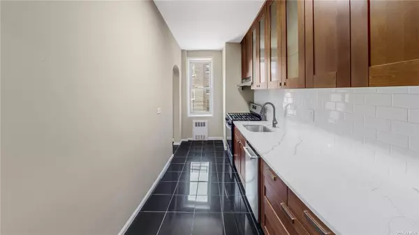 Jackson Heights, NY 11372,35-38 75th Street #4C