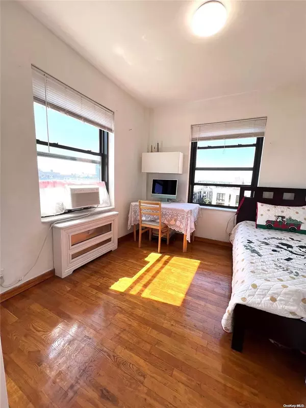 Rego Park, NY 11374,99-05 63 DR #9C