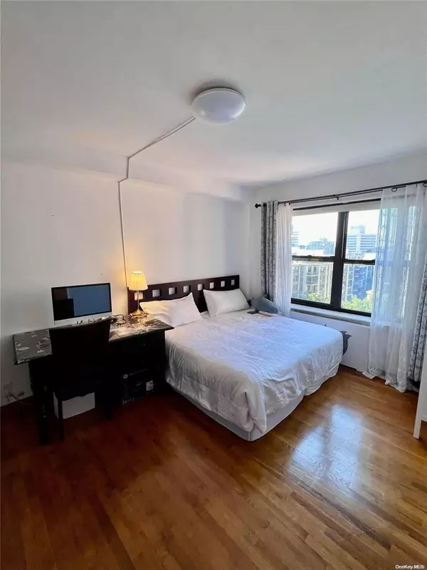 Rego Park, NY 11374,99-05 63 DR #9C