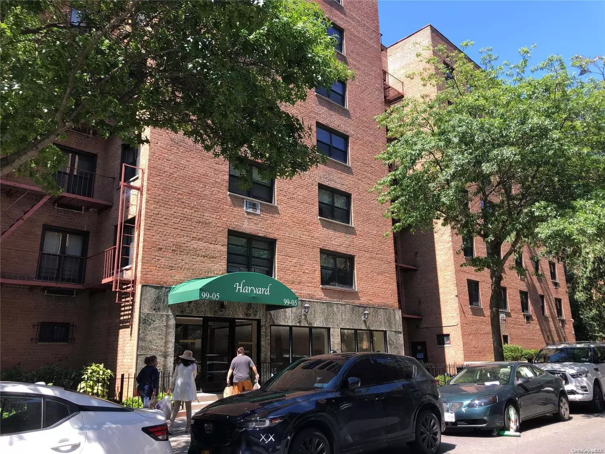 Corona, NY 11368,99-05 59 Ave #5J