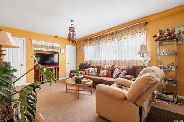 Howard Beach, NY 11414,157-52 96th ST