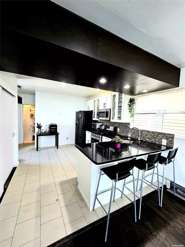 Howard Beach, NY 11414,99-57 164th AVE