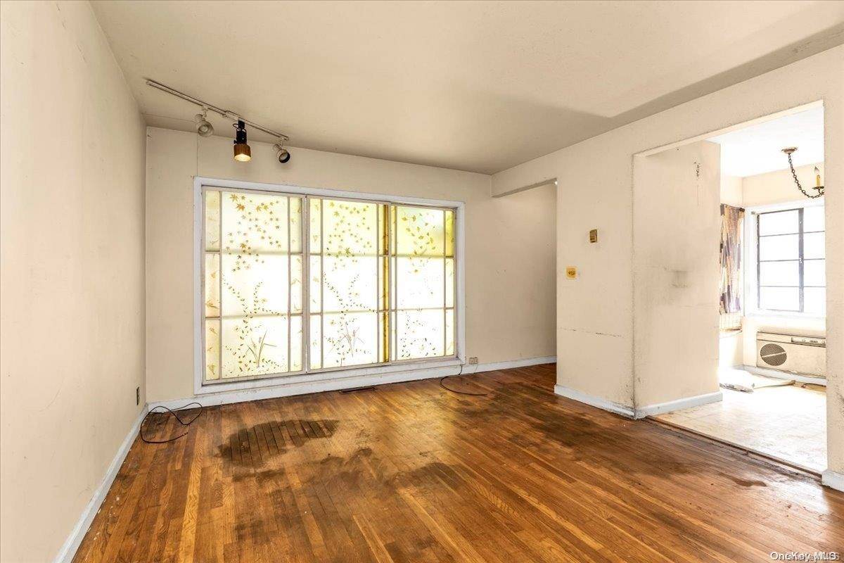 College Point, NY 11356,132-10 14th RD