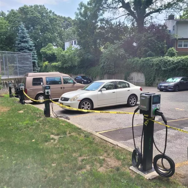 Holliswood, NY 11423,86-70 Francis Lewis BLVD #A-13