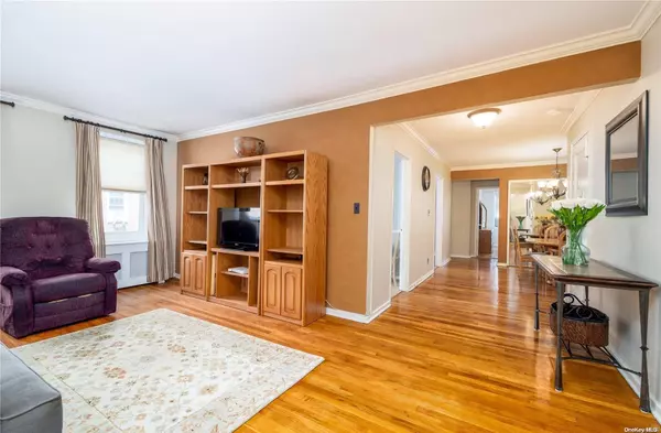 Rockville Centre, NY 11570,200 North Village #D9