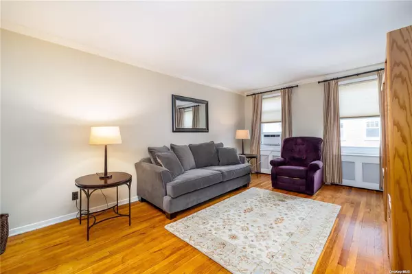 Rockville Centre, NY 11570,200 North Village #D9