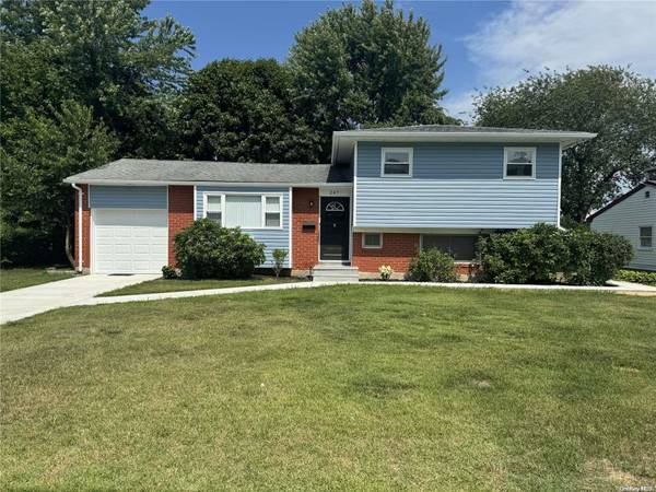 247 W 23rd ST, Deer Park, NY 11729