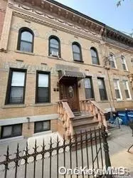 Ridgewood, NY 11385,64-11 68th AVE #2L