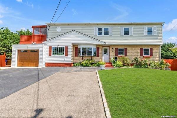 629 Keith LN, West Islip, NY 11795