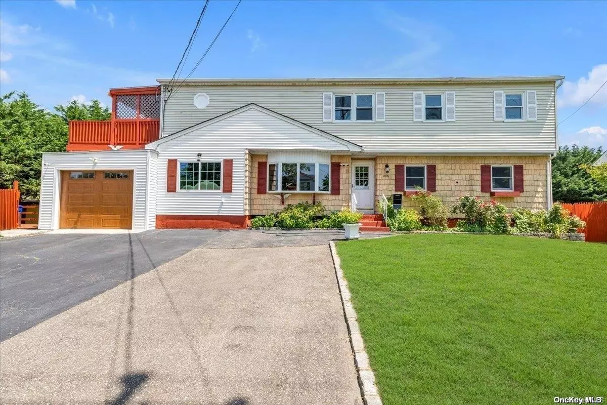 West Islip, NY 11795,629 Keith LN