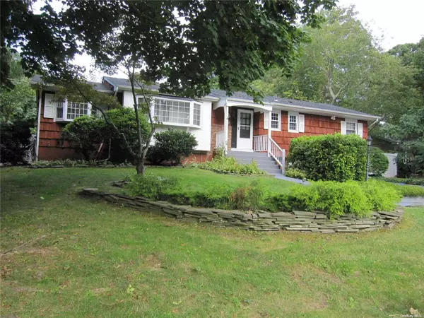 Setauket, NY 11733,6 Merlin LN