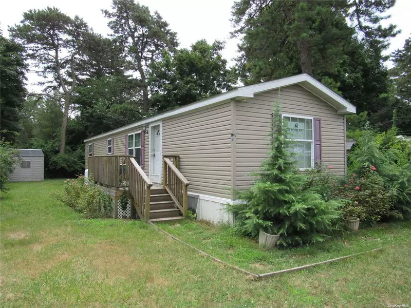 525-M5 Riverleigh AVE #M5, Riverhead, NY 11901