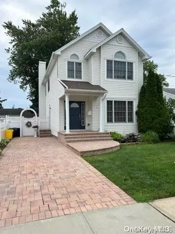 Massapequa, NY 11758,214 N Idaho AVE