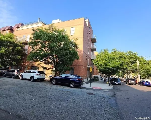 71-77 159th ST #2A, Fresh Meadows, NY 11365