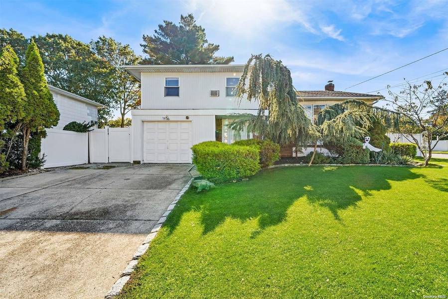 407 Violet ST, Massapequa Park, NY 11762