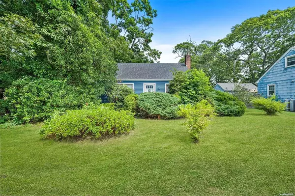 195 E Lakewood ST, Patchogue, NY 11772