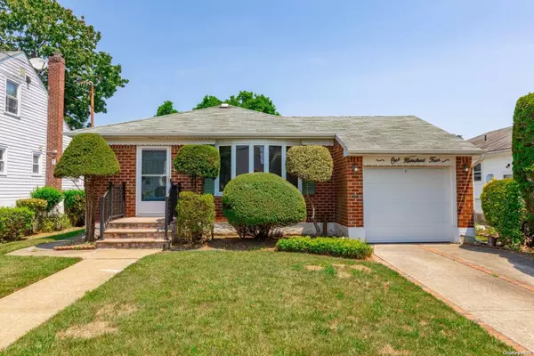 104 Lincoln RD, Hempstead, NY 11550