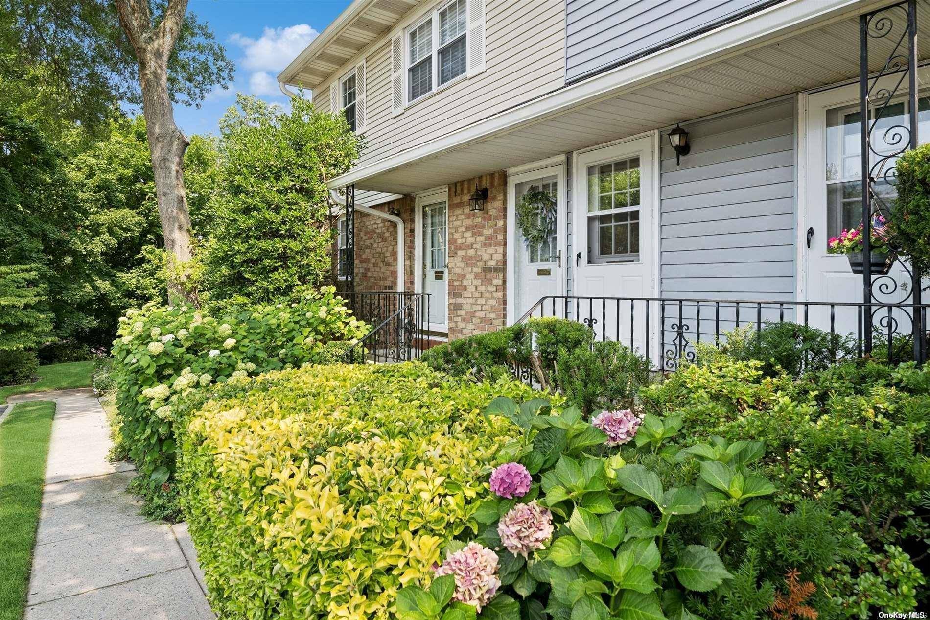 9 Harbour LN #3A, Oyster Bay, NY 11771