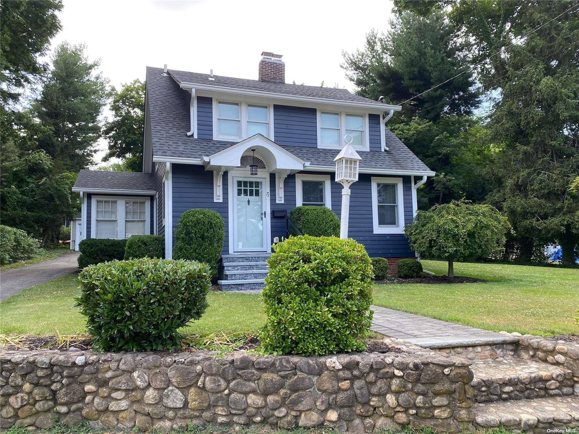 71 Norwood AVE, Northport, NY 11768