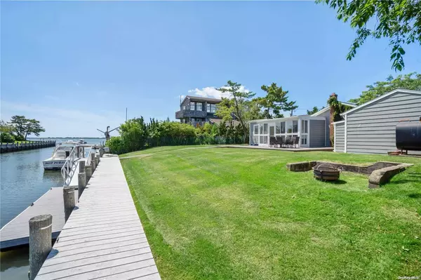 East Quogue, NY 11942,33 Dolphin RD