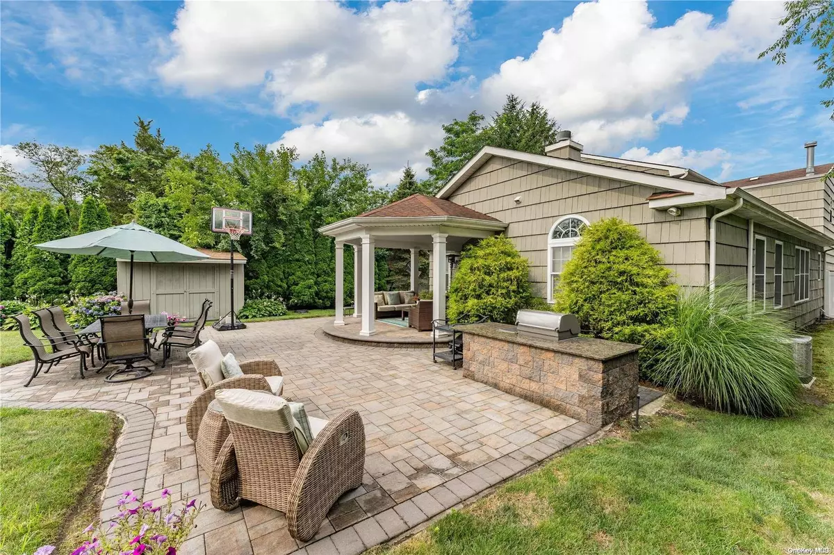 Melville, NY 11747,44 Old East Neck RD