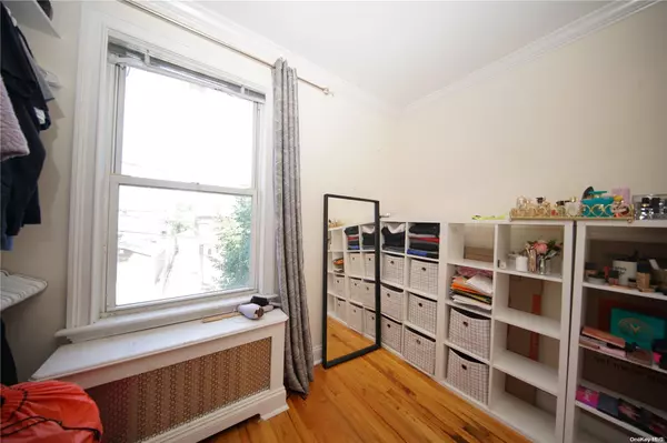 College Point, NY 11356,18-43 124th ST