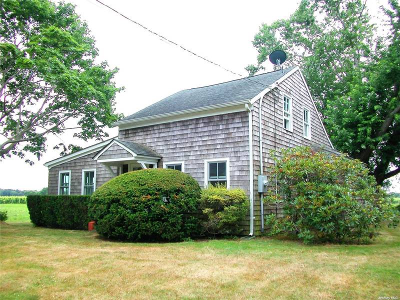 3805 Alvahs LN, Cutchogue, NY 11935